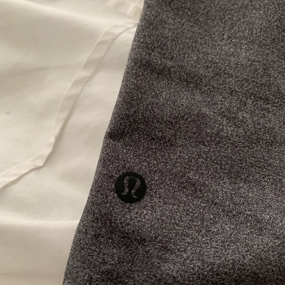 Lululemon On the Fly MR Short 2.5” - Picture 3 of 4